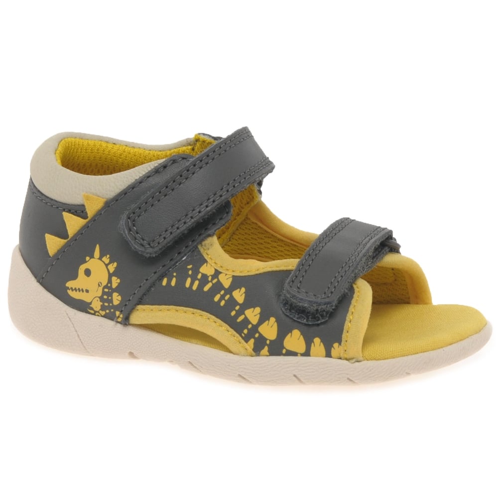 Clarks Boy's Blue Sandals and Floaters - 4.5 Kids UK/India (20.5 EU) :  Amazon.in: Fashion